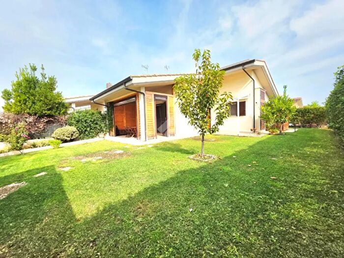 Casa con 5 locali in vendita in Via Ravenna, Fiano Romano