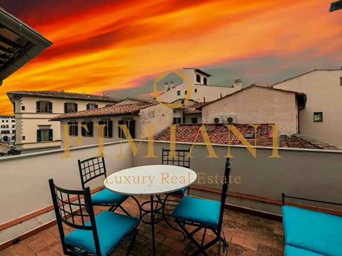 Appartamento con 9 locali in vendita in Piazza del Carmine, Firenze