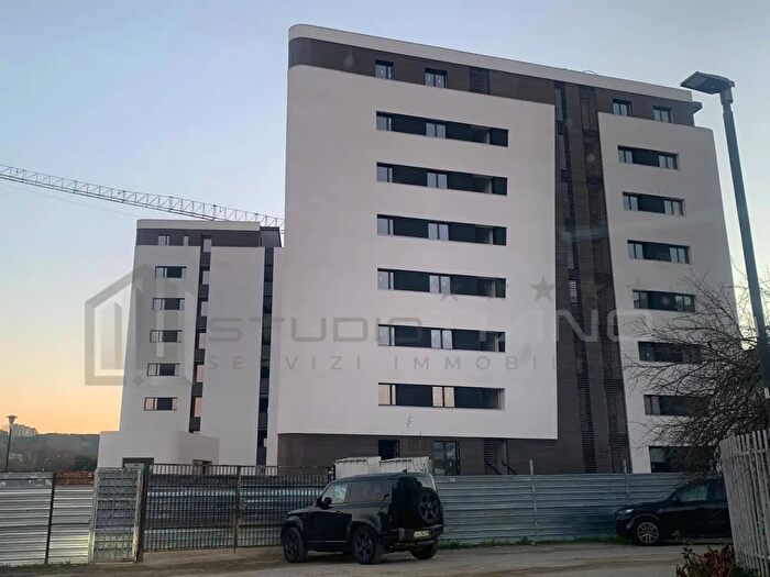 Appartamento trilocale in vendita in Via Venezia, Rende