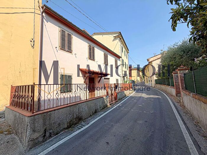 Casa con 5 locali in vendita in Via Giovanni Pacchini, Lucca