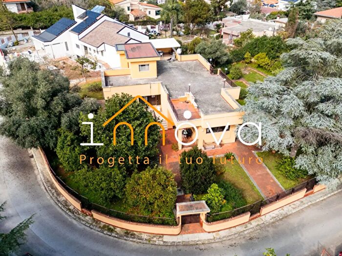 Casa con 11 locali in vendita in Viale Regione Siciliana Nord Ovest, Palermo