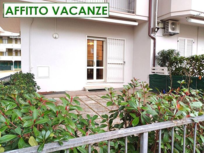 Appartamento trilocale in affitto in Viale Belgrado, Zadina Parco di Ponente, Cesenatico