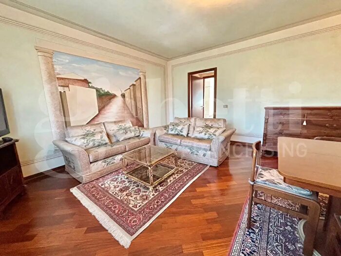 Appartamento trilocale in affitto in Via Giorgio De Chirico, Parma
