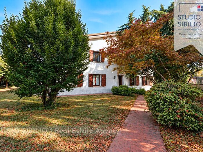 Casa con 6 locali in vendita in Marcaria
