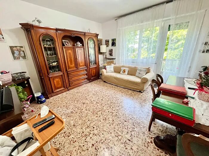 Appartamento quadrilocale in vendita in Le Roma, Massa