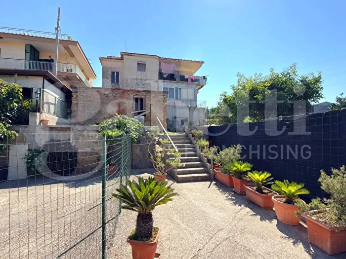 Appartamento quadrilocale in vendita in Via Fusaro, Bacoli