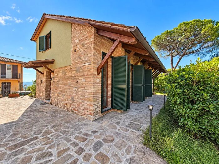 Casa trilocale in vendita in Passignano Sul Trasimeno