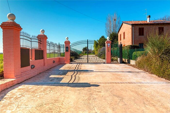 Casa con 11 locali in vendita in Via Montecarbone Imola, Imola