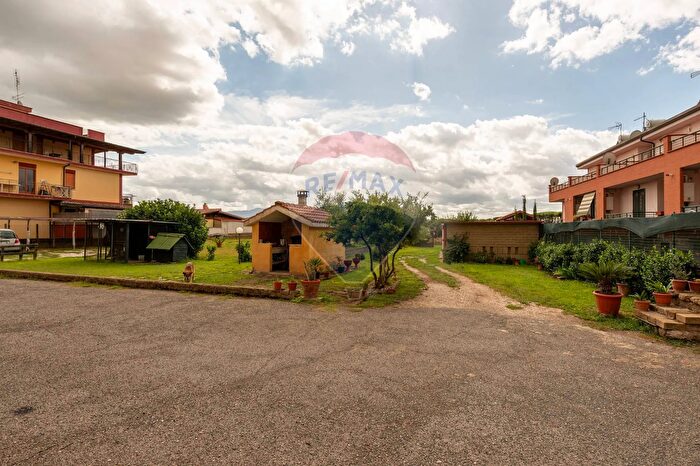 Appartamento quadrilocale in vendita in Via Gaggi, Roma