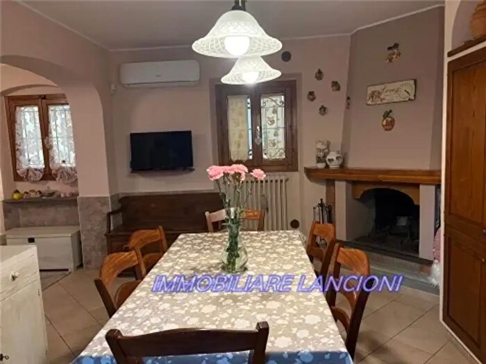 Casa quadrilocale in vendita in Lastra A Signa