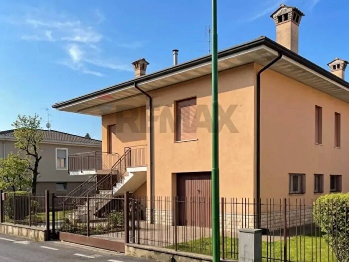 Casa quadrilocale in vendita in Via IV Novembre, Paitone