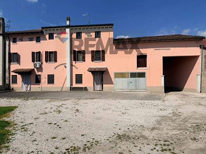 Casa con 7 locali in vendita in Via San Vito, Casaloldo