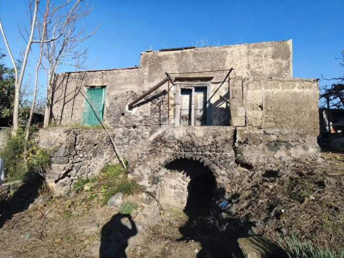 Casa quadrilocale in vendita in Via Cegnacolo, Ercolano