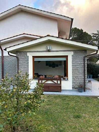 Casa con 6 locali in vendita in Via dei Carpini, Ronciglione