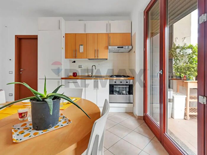 Appartamento trilocale in vendita in Via Severini, Milano
