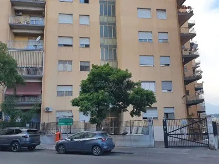 Appartamento trilocale in vendita in Viale Mario Rapisardi, Catania