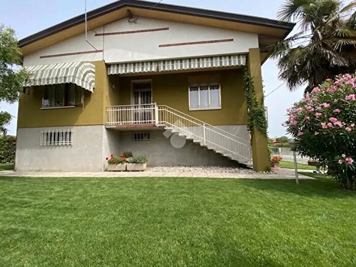 Casa quadrilocale in vendita in Via Santo Stefano, Albignasego