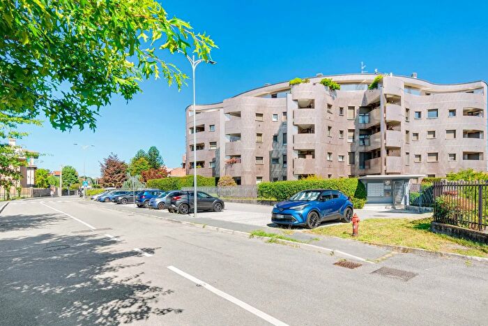 Appartamento quadrilocale in vendita in Via Vecchia per Ceriano, Saronno