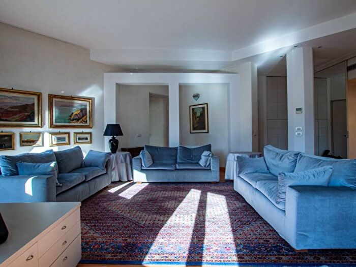Appartamento trilocale in affitto in Via San Luca, Ticinese, Milano