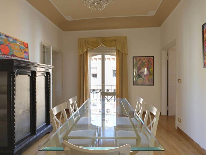 Appartamento con 6 locali in affitto in Via Castiglione, Santo Stefano, Bologna