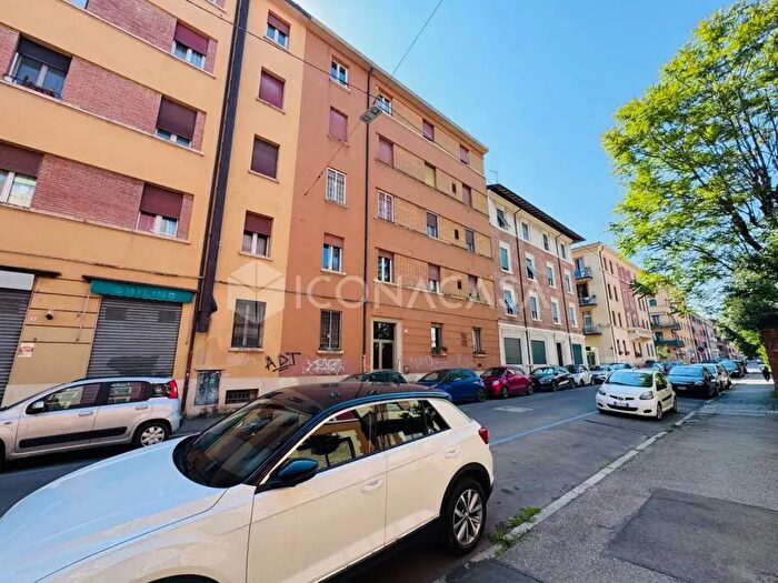 Appartamento trilocale in vendita in Via Podgora, Bologna