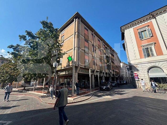 Appartamento con 5 locali in affitto in Camere x studenti in Piazza della Repubblica snc, Centro Storico, Terni