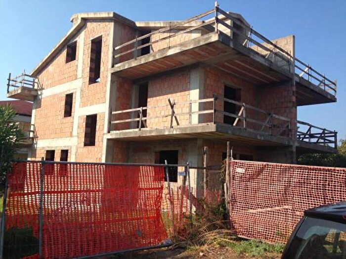 Casa quadrilocale in vendita in Mondragone