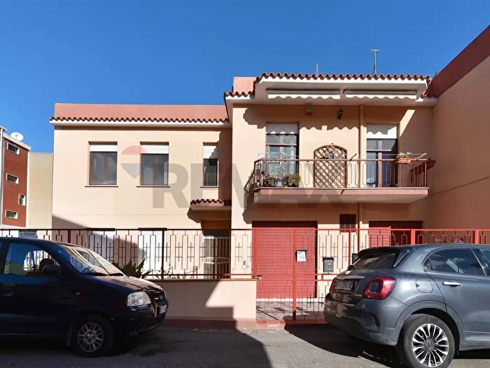Appartamento con 6 locali in vendita in Via delle Pergole, Cagliari