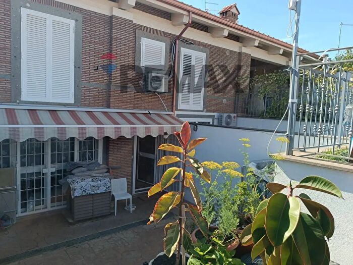 Casa trilocale in vendita in Via Foglia, Ardea