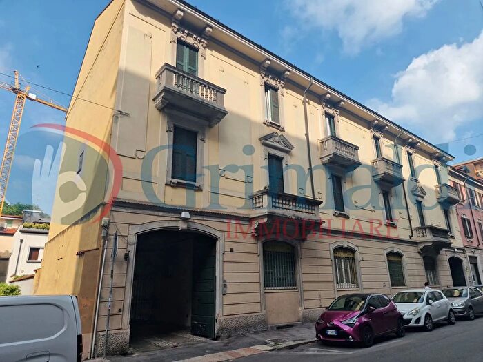 Appartamento trilocale in vendita in Via Volta, Monza