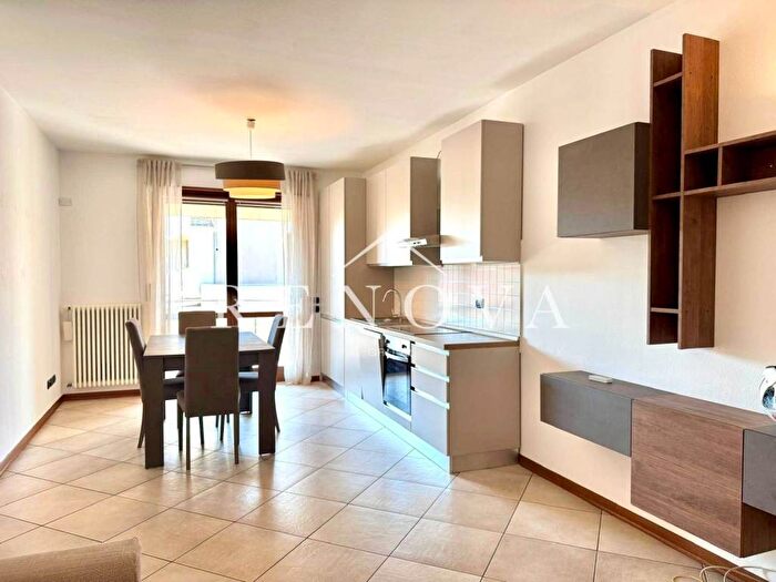 Appartamento trilocale in affitto in via Collodi, Centro, Peschiera del Garda