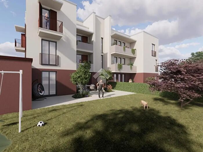 Appartamento trilocale in vendita in Via Cisa, Borgo Virgilio