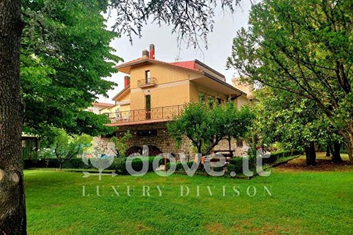 Casa con 6 locali in vendita in Via del Bagno Santo, Sarteano