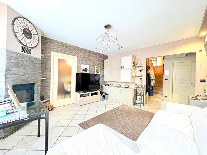 Appartamento quadrilocale in vendita in Via Cossu, Carignano