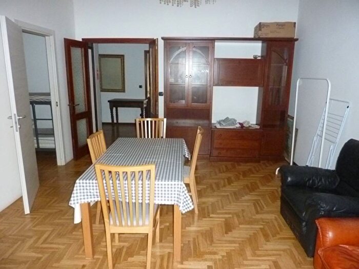 Appartamento con 5 locali in affitto in Via La Spezia, Ospedale Volturno, Parma