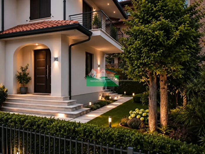 Casa con 6 locali in vendita in Via del Vascello, Ravenna
