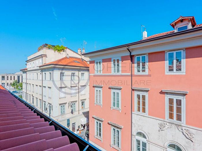Appartamento bilocale in affitto in Via Luigi Cadorna, Città Vecchia, Trieste