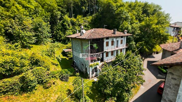Casa quadrilocale in vendita in Borgo Pian delle Merie Frisanco, Frisanco