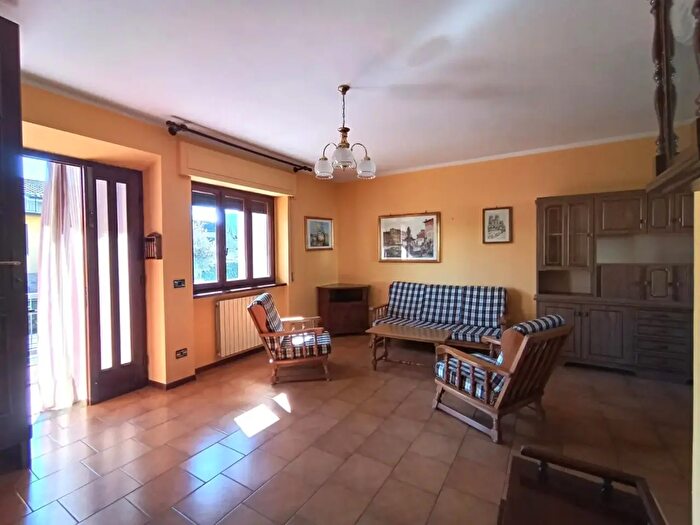 Casa con 6 locali in vendita in Barga