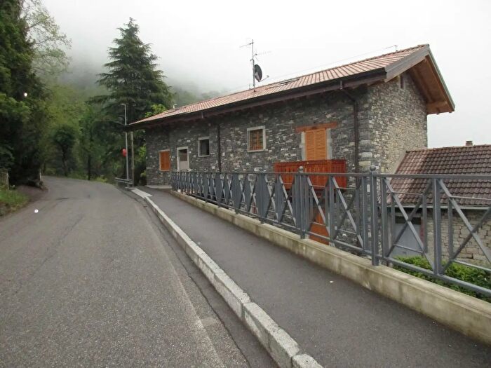 Casa con 5 locali in vendita in Via G Zelioli, SantOmobono Terme