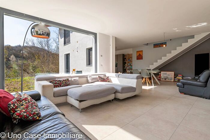 Casa con 10 locali in vendita in Ivrea, Ivrea