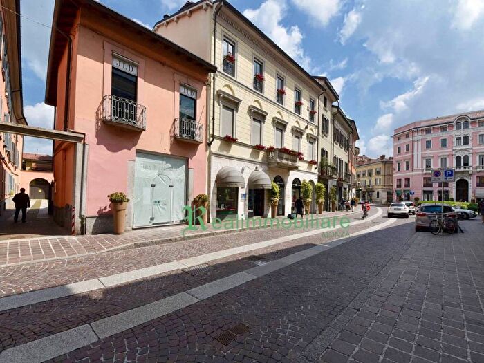 Appartamento trilocale in affitto in Via Moriggia, Centro Storico, Monza