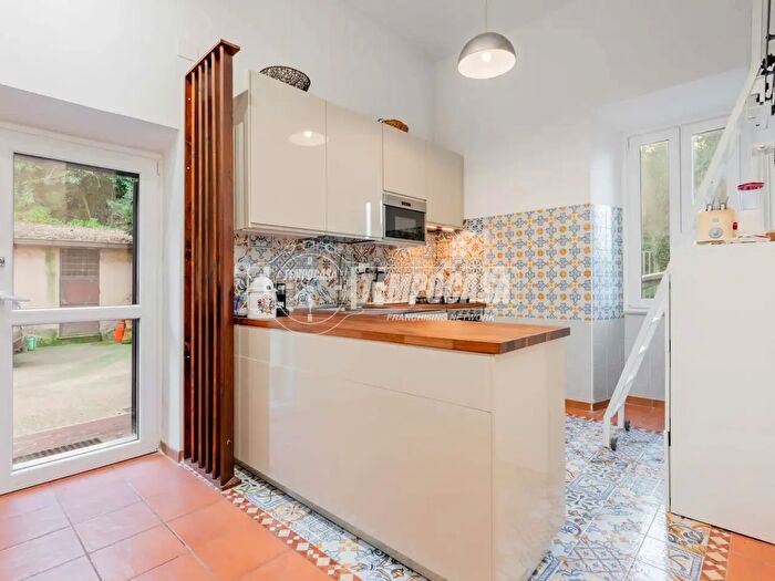 Appartamento trilocale in vendita in Via di Mostacciano, Roma