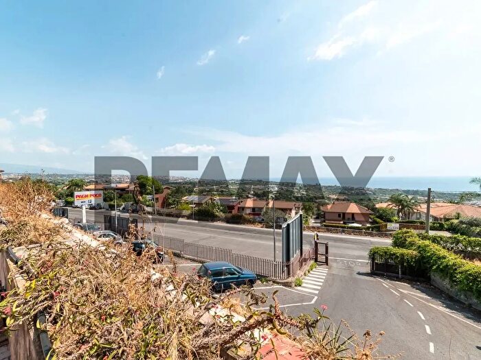Appartamento trilocale in vendita in Via Ceuta, Aci Catena