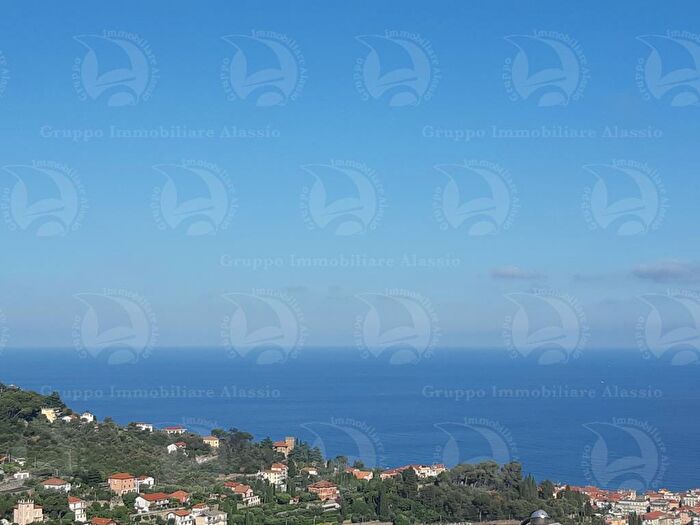 Appartamento con 5 locali in vendita in Alassio