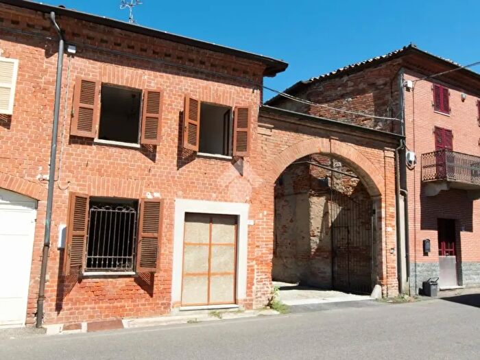 Casa trilocale in vendita in Via Vittorio Emanuele II, Altavilla Monferrato