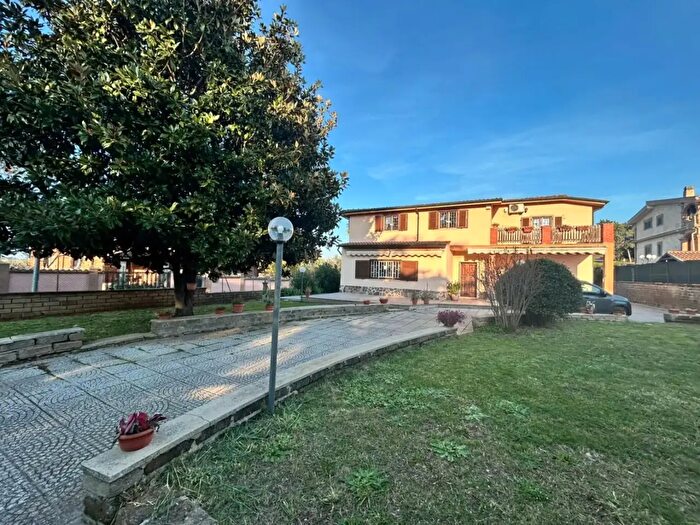 Casa con 7 locali in vendita in Via Moschiano, Roma