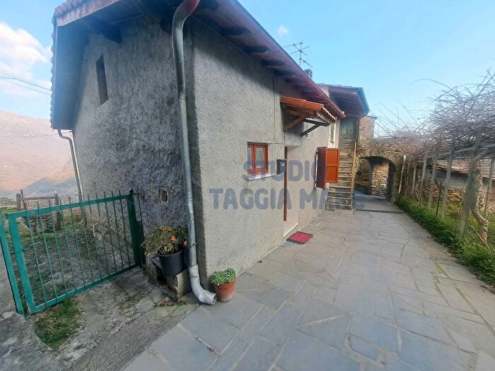 Casa trilocale in vendita in Via Costa, Molini Di Triora