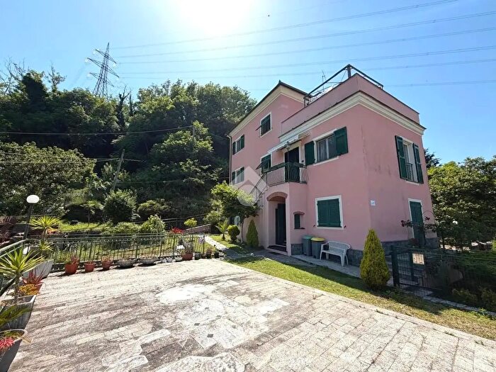 Casa con 6 locali in vendita in Via Francesco Profumo, Serra Ricco