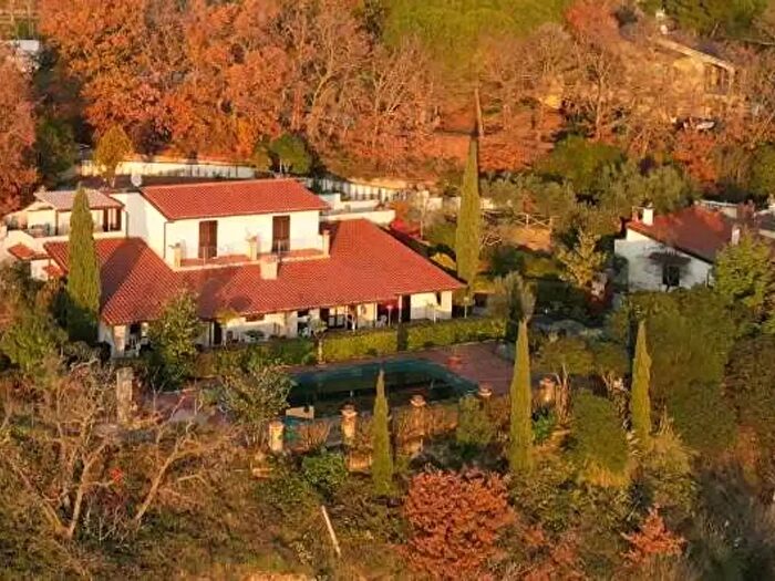 Casa con 16 locali in vendita in Via Monte Bitorno, Magione